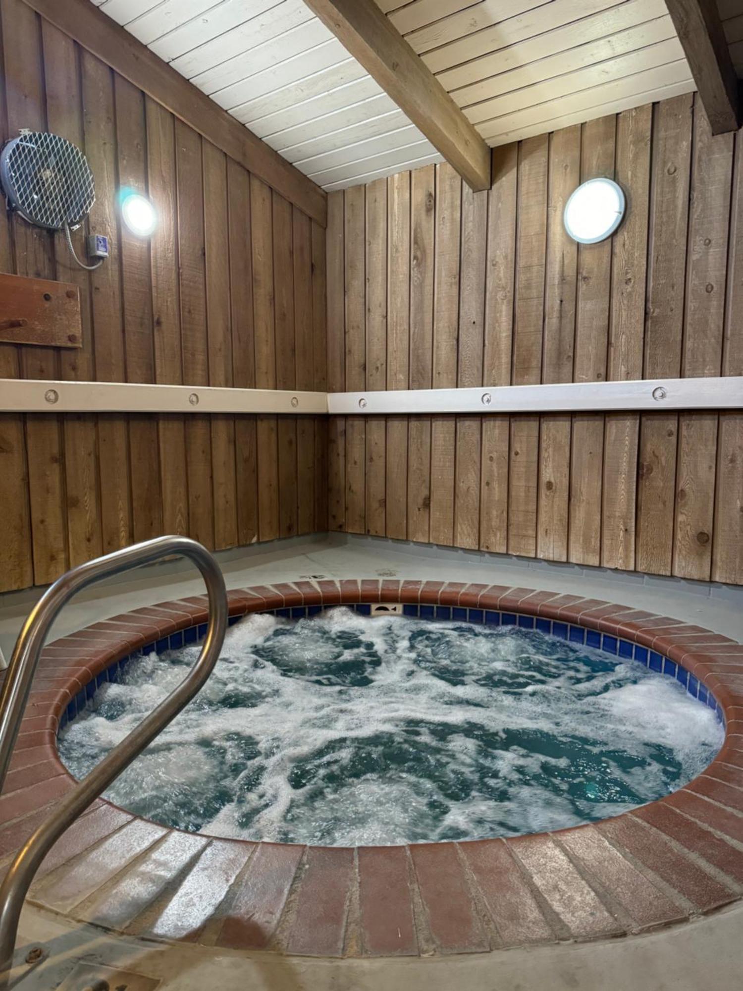 Nampa Inn&Suites Bagian luar foto