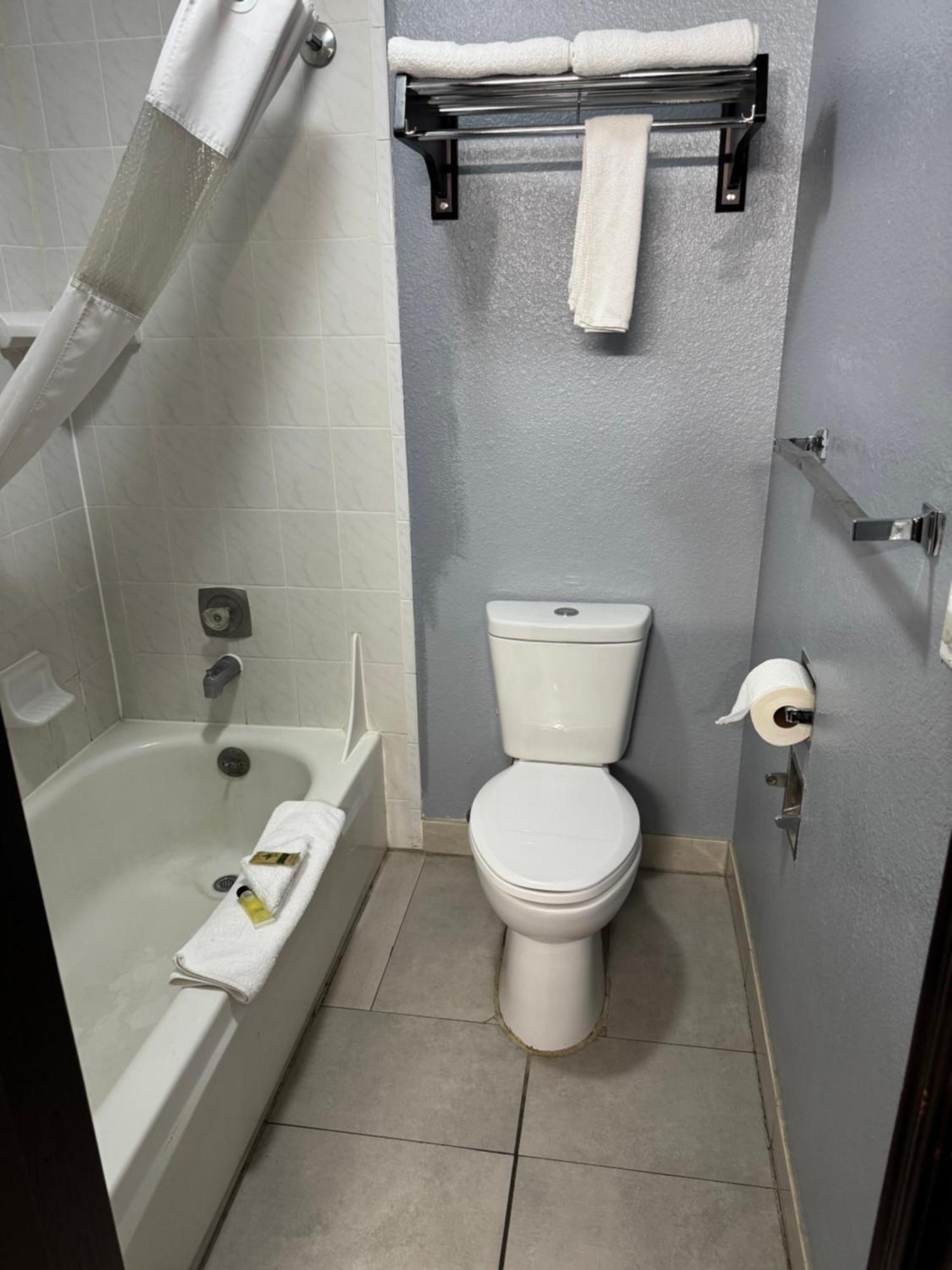 Nampa Inn&Suites Bagian luar foto